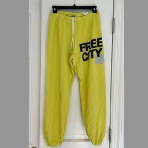 FREECITY large sweatpant - glow yellow